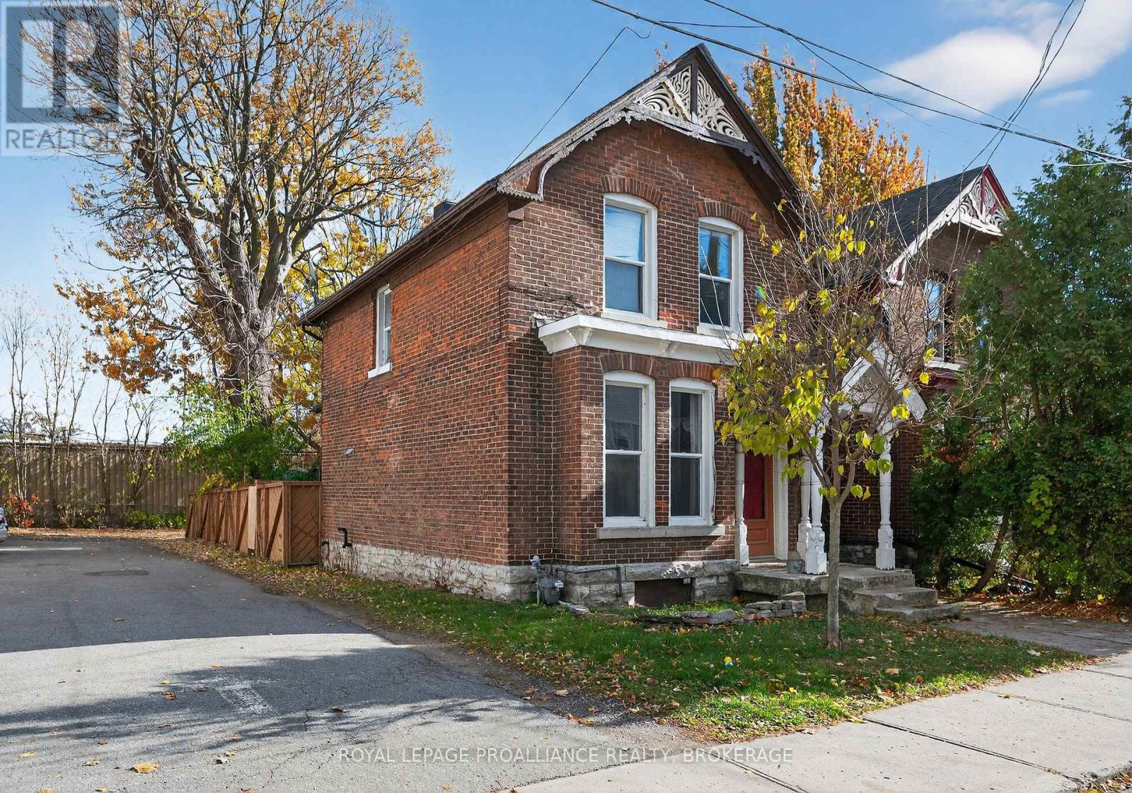407 BAGOT STREET - Photo 2 of 37, Kingston (East of Sir John A. Blvd), Ontario