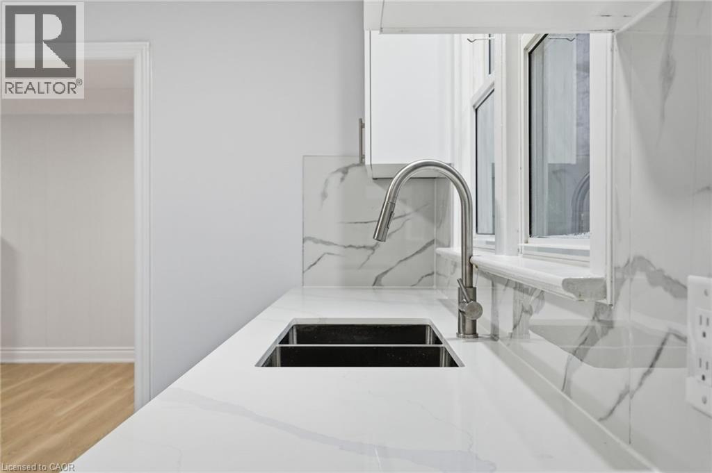 3 ALGONQUIN Avenue - 15