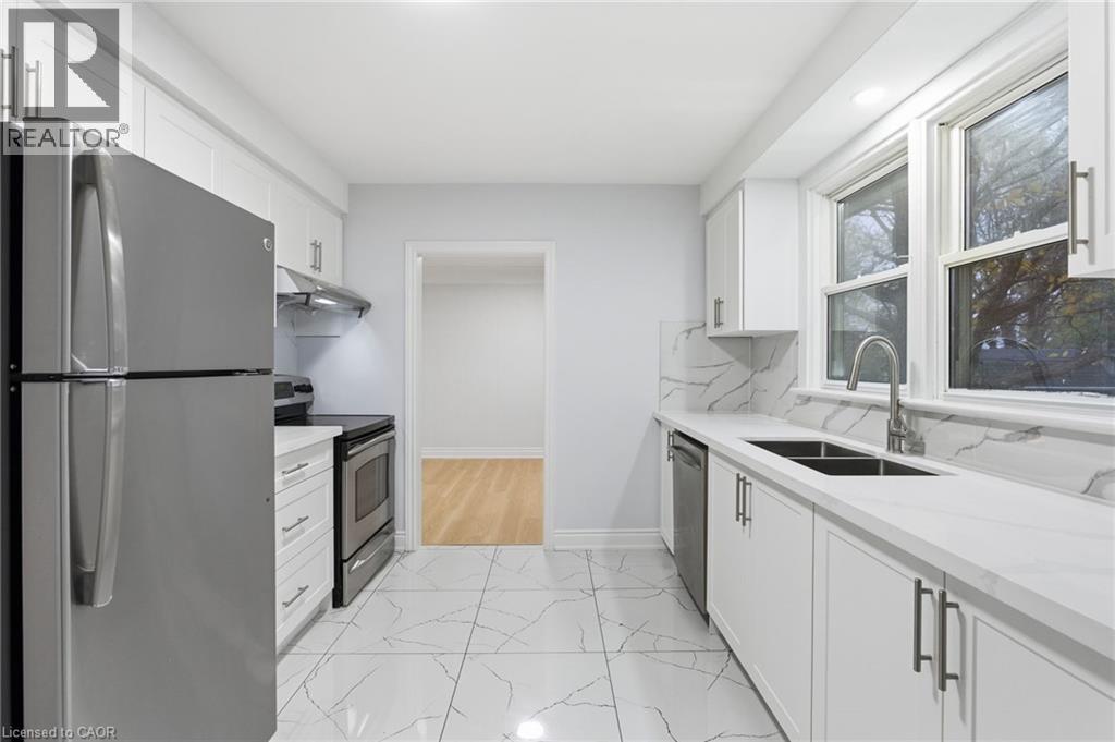 3 ALGONQUIN Avenue - 16