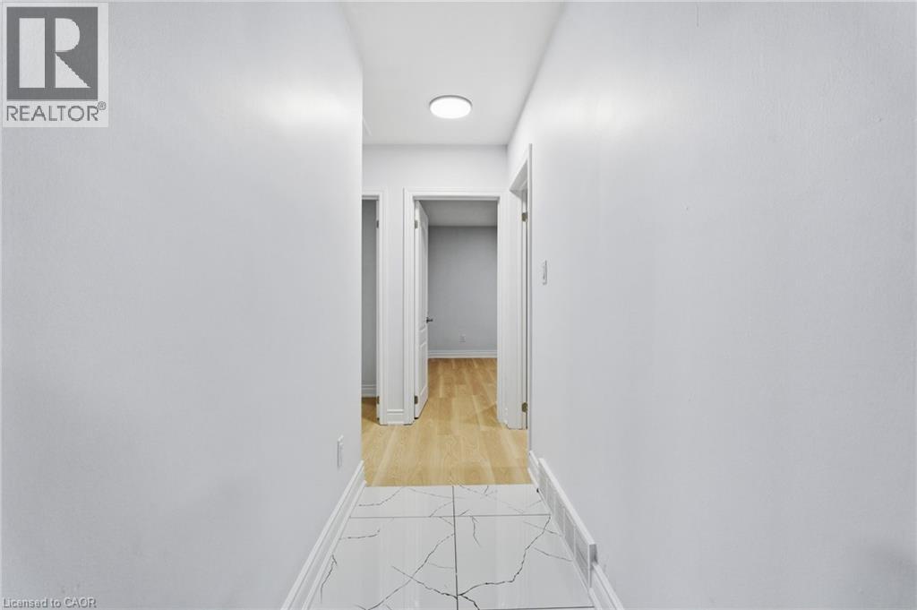 3 ALGONQUIN Avenue - 18