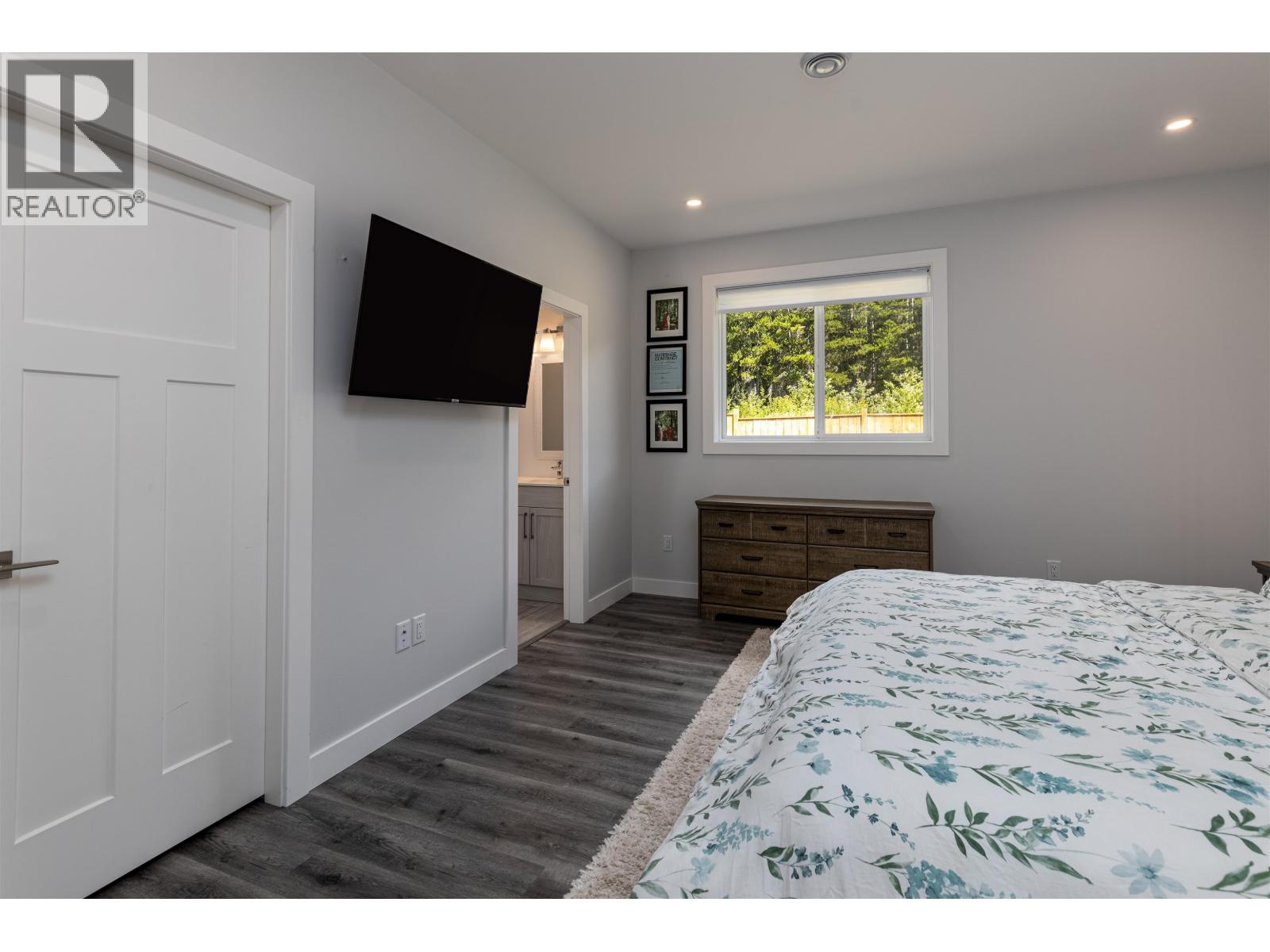 5238 SMITH Avenue, Terrace