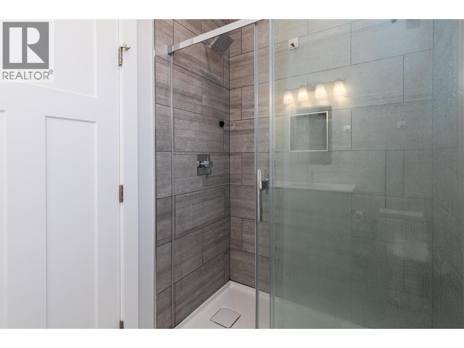 5238 SMITH Avenue, Terrace