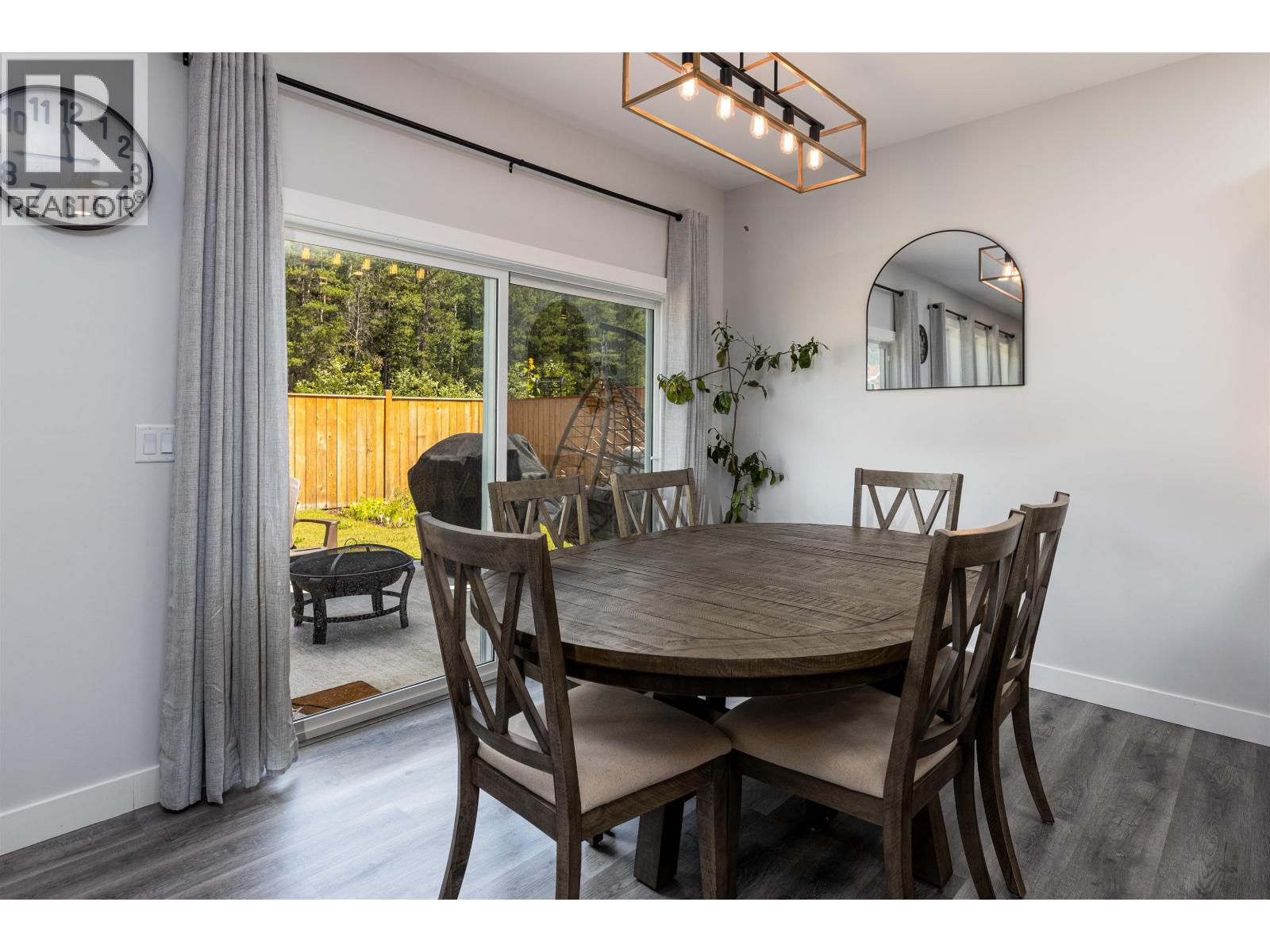 5238 SMITH Avenue, Terrace