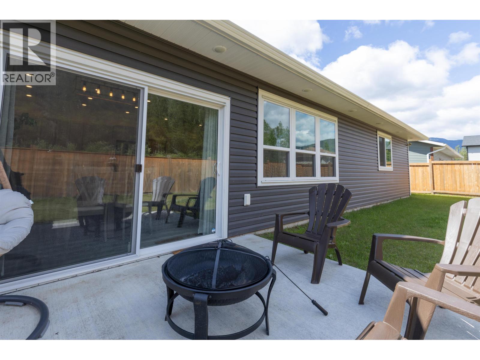 5238 SMITH Avenue, Terrace