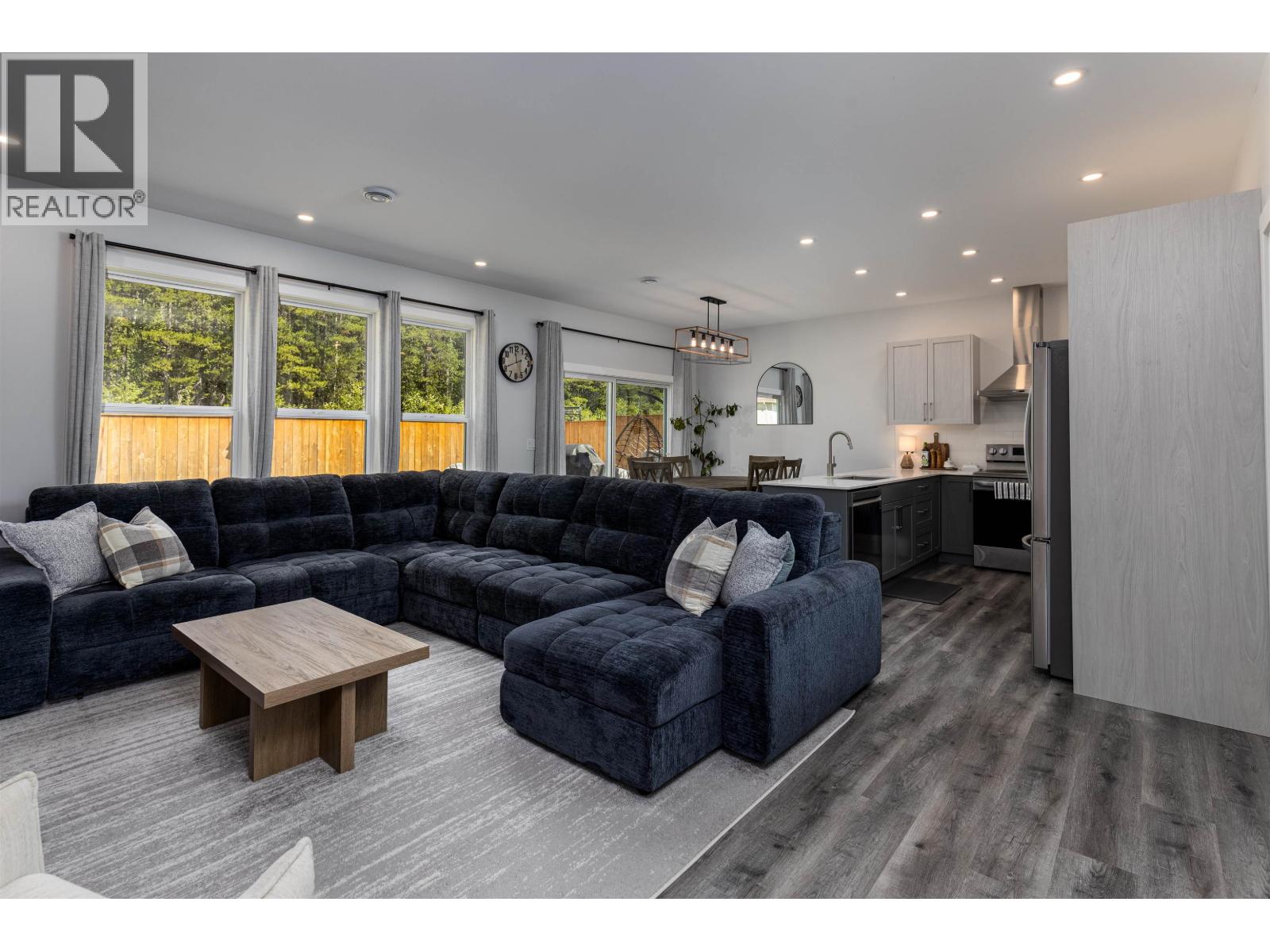 5238 SMITH Avenue, Terrace