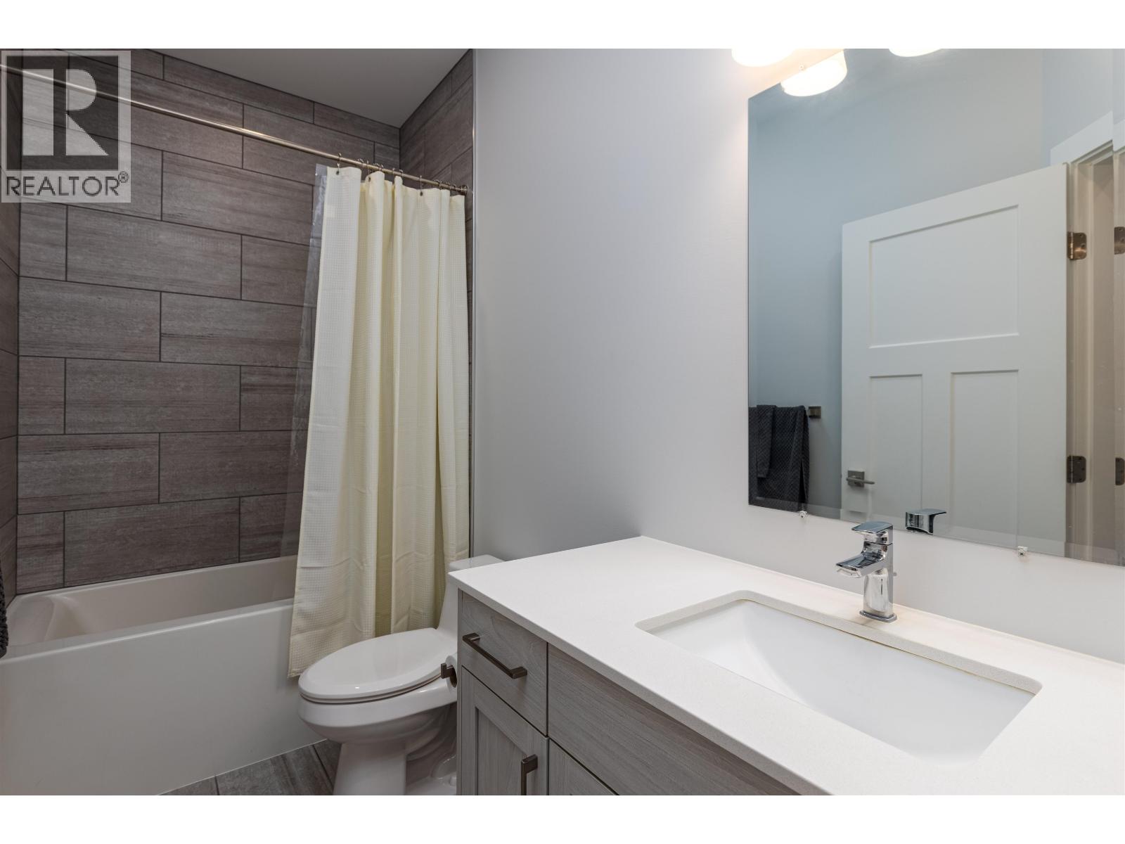 5238 SMITH Avenue, Terrace