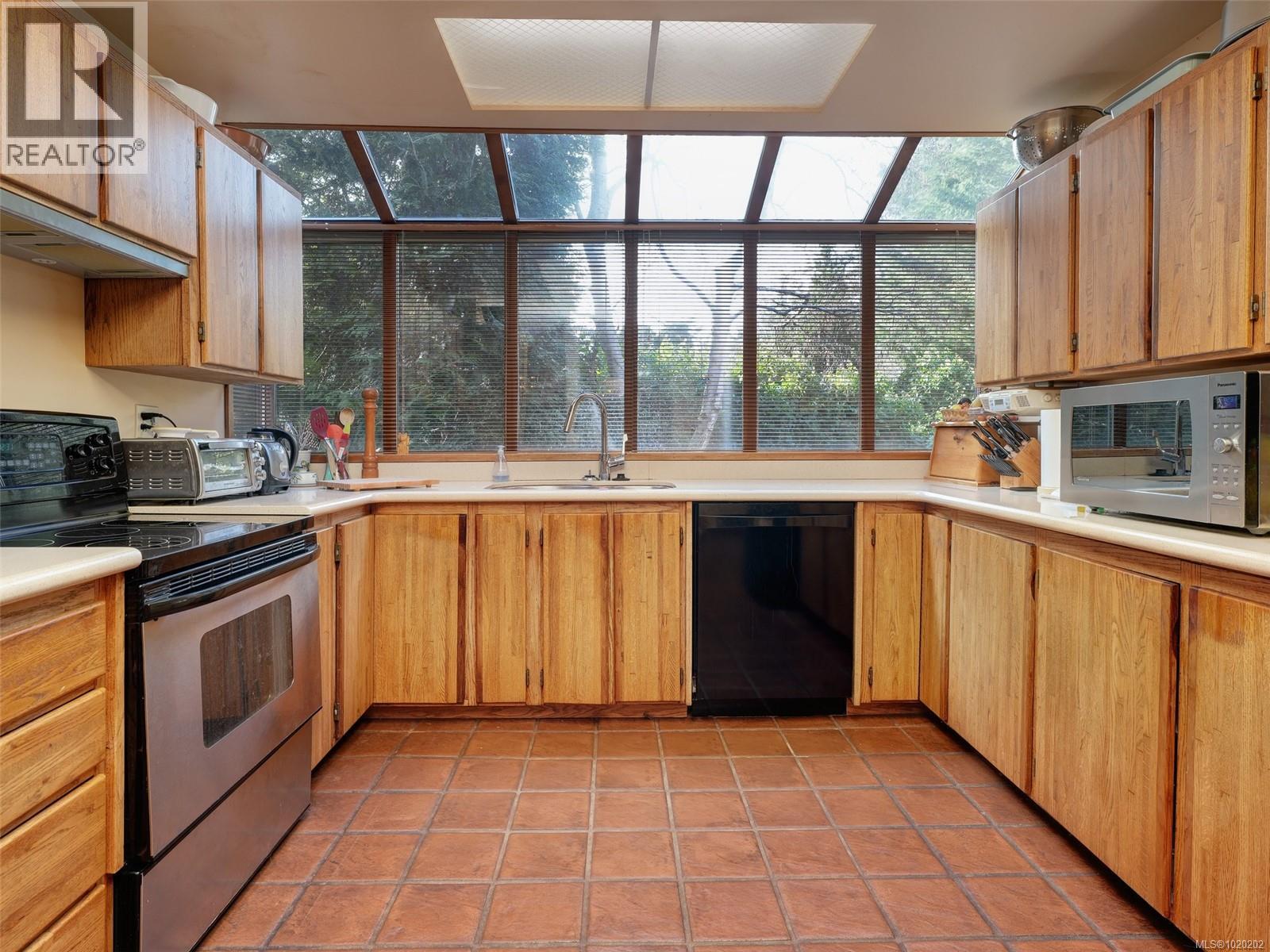  2761 Arbutus Road, Saanich