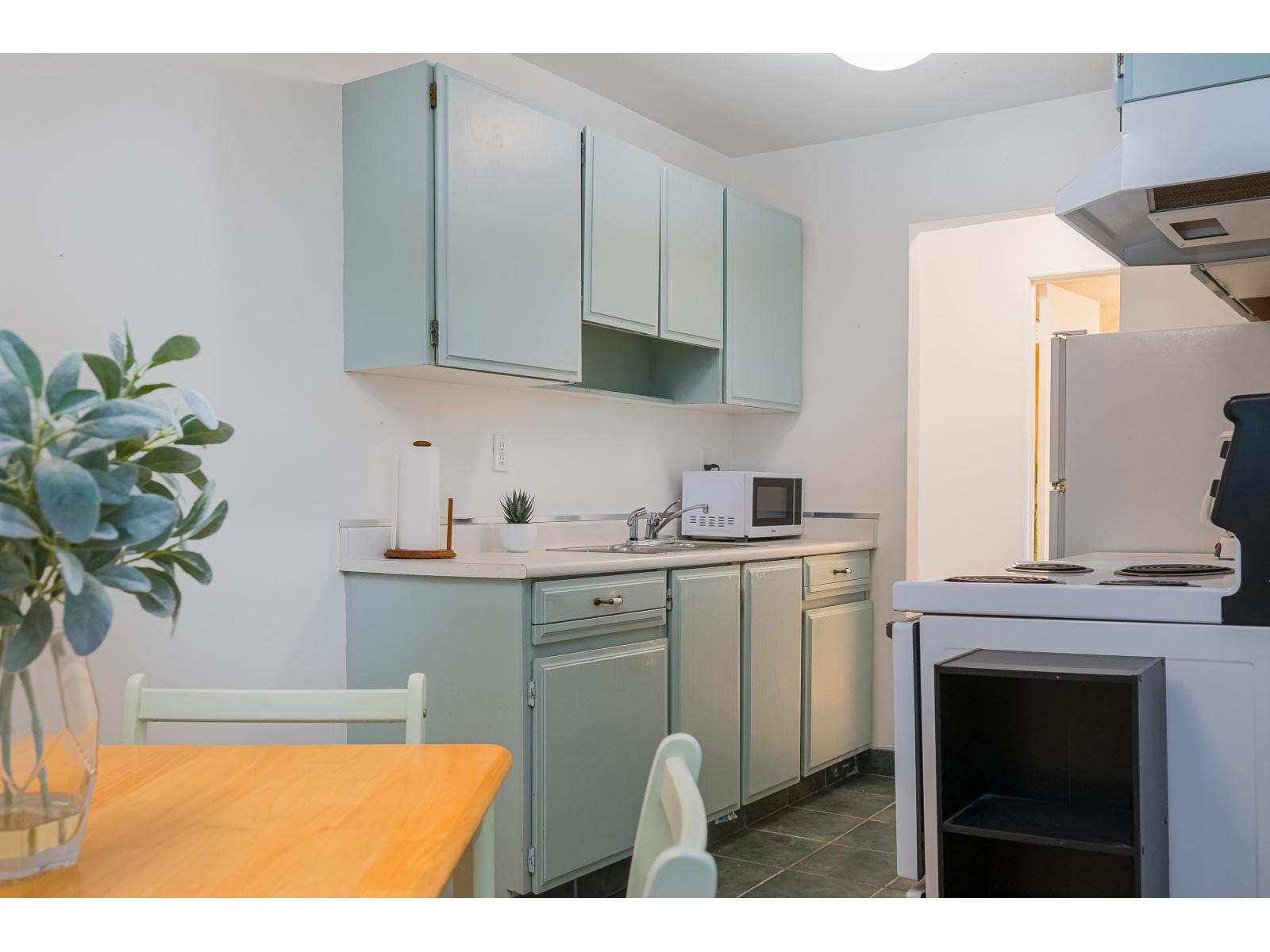 218 15020 NORTH BLUFF ROAD, White Rock