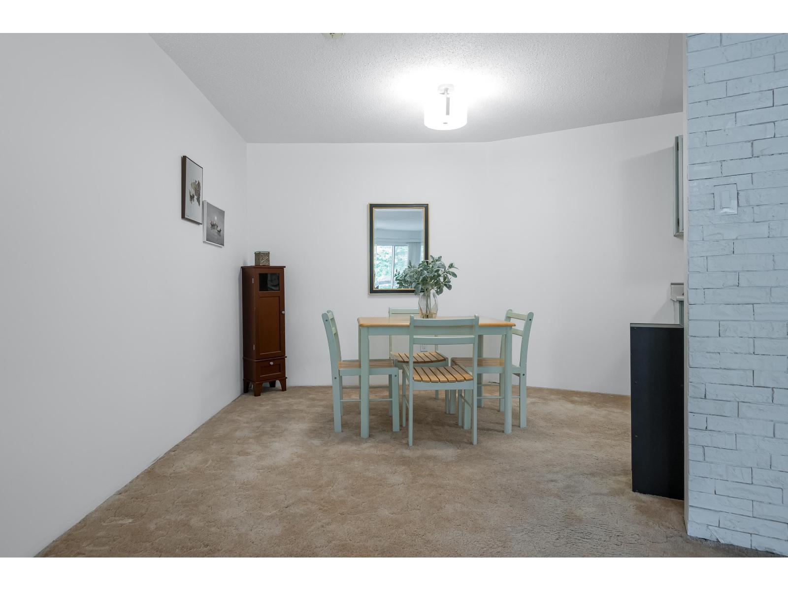 218 15020 NORTH BLUFF ROAD, White Rock