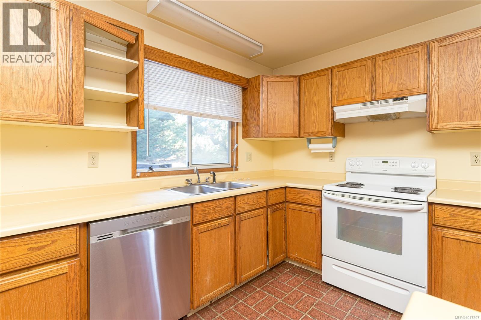 1182 Viewtop Rd, Duncan