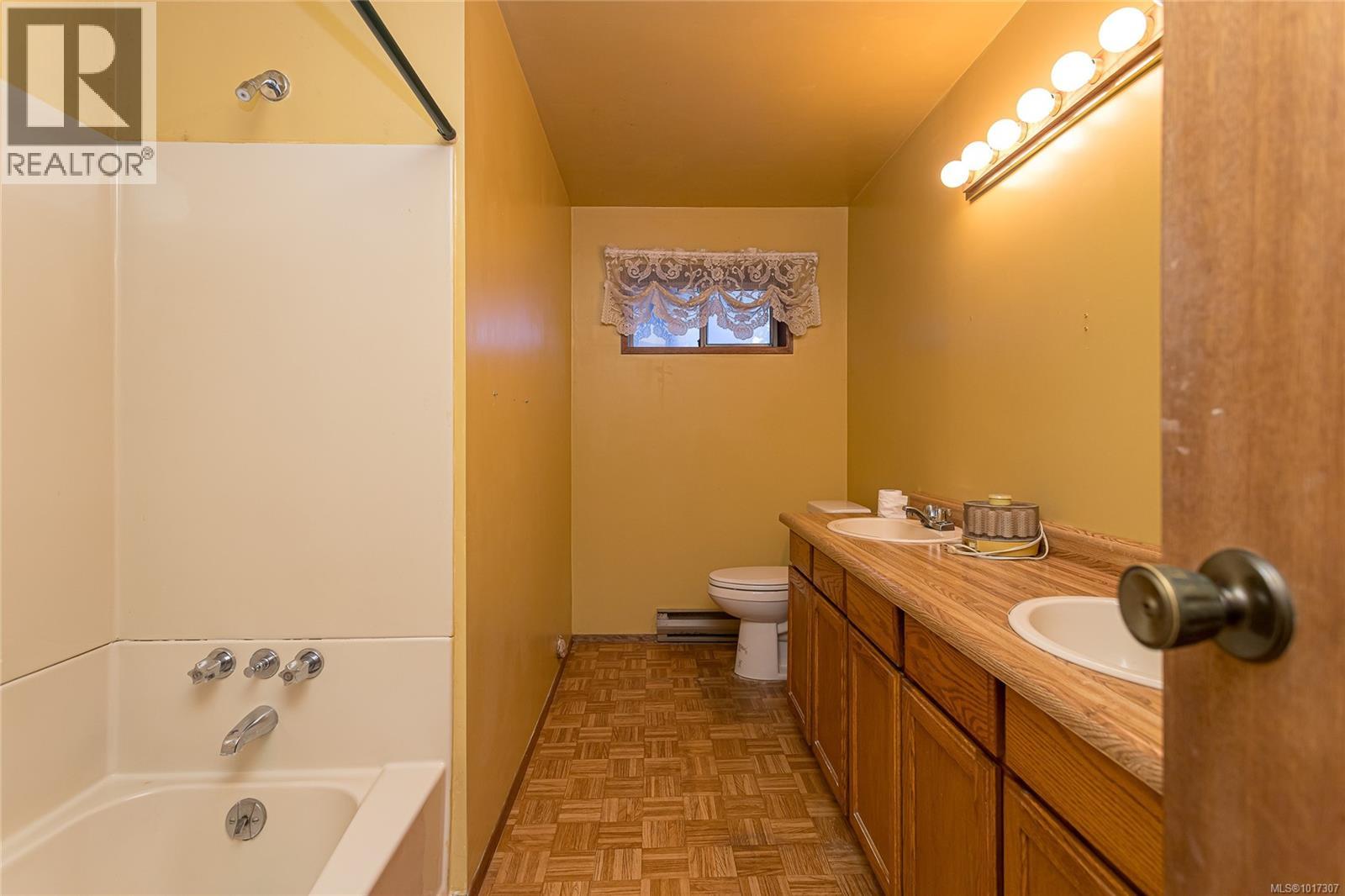 1182 Viewtop Rd, Duncan