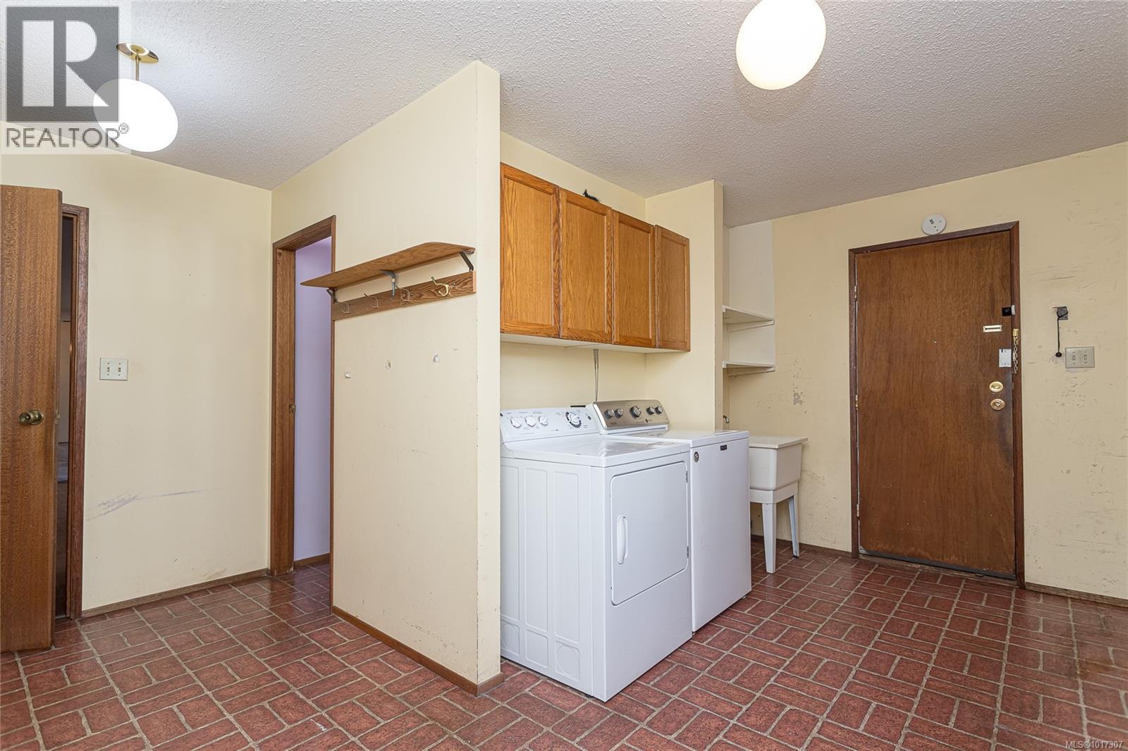 1182 Viewtop Rd, Duncan