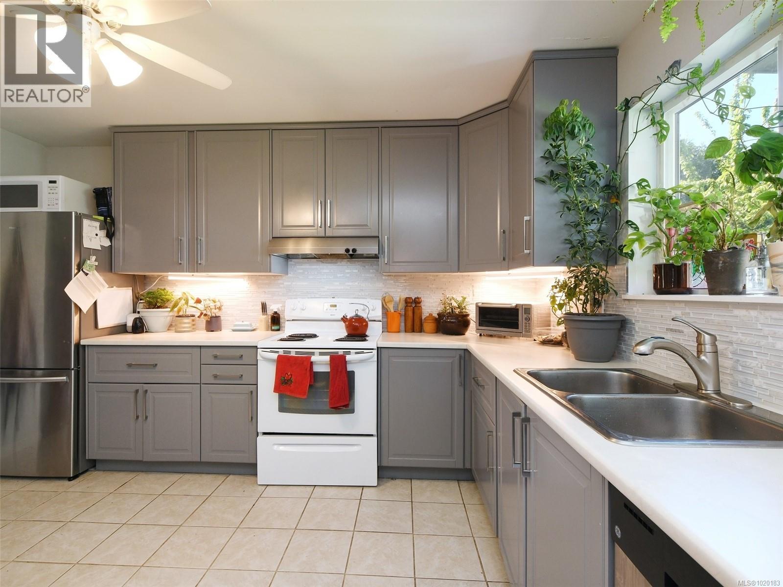  3944 Rainbow Street, Saanich