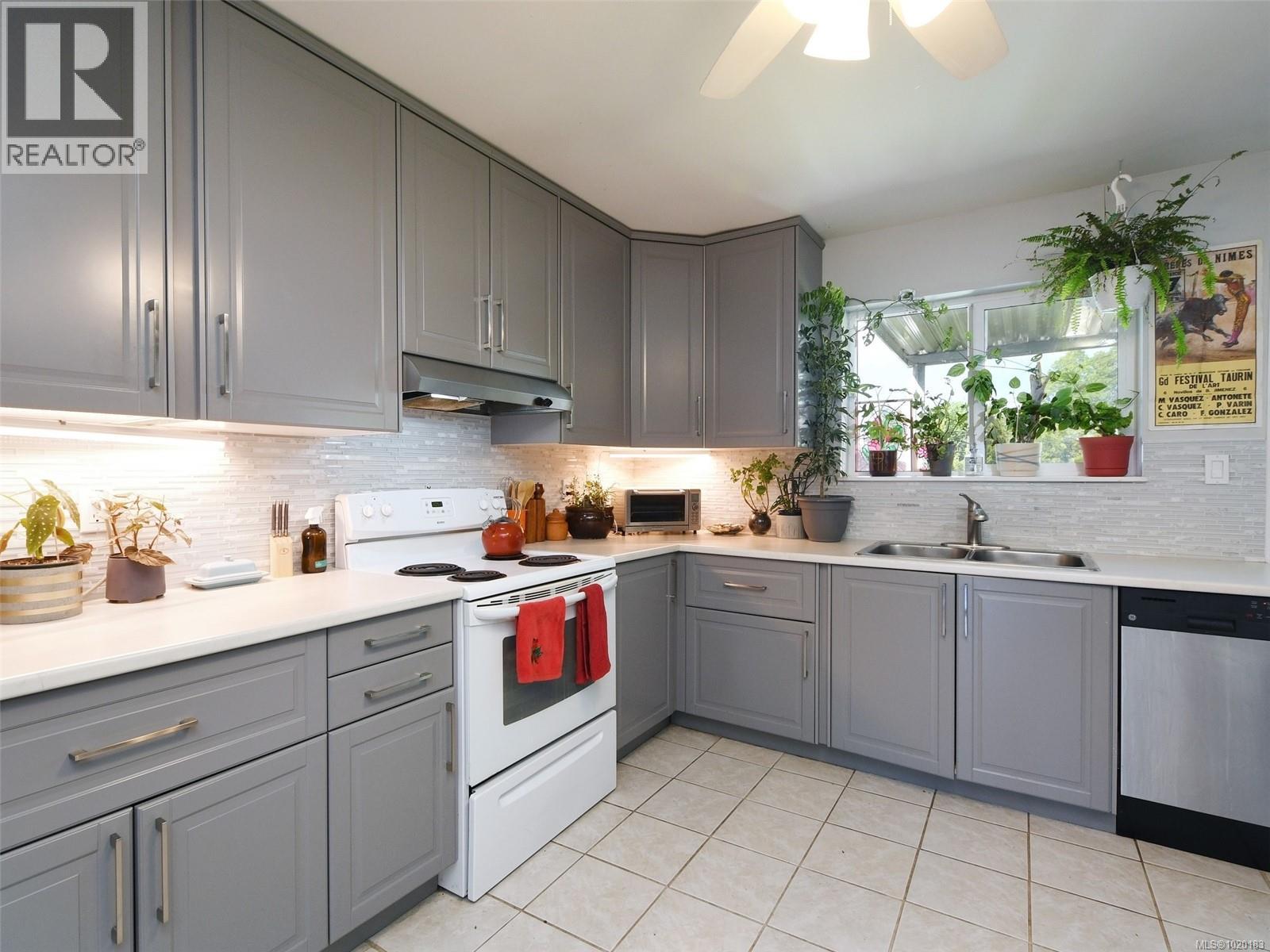  3944 Rainbow Street, Saanich