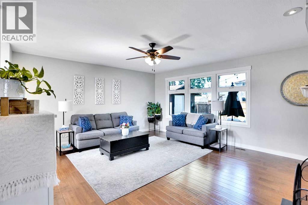 Single Family House for Sale in  Castlebury Way NE Castleridge Calgary 