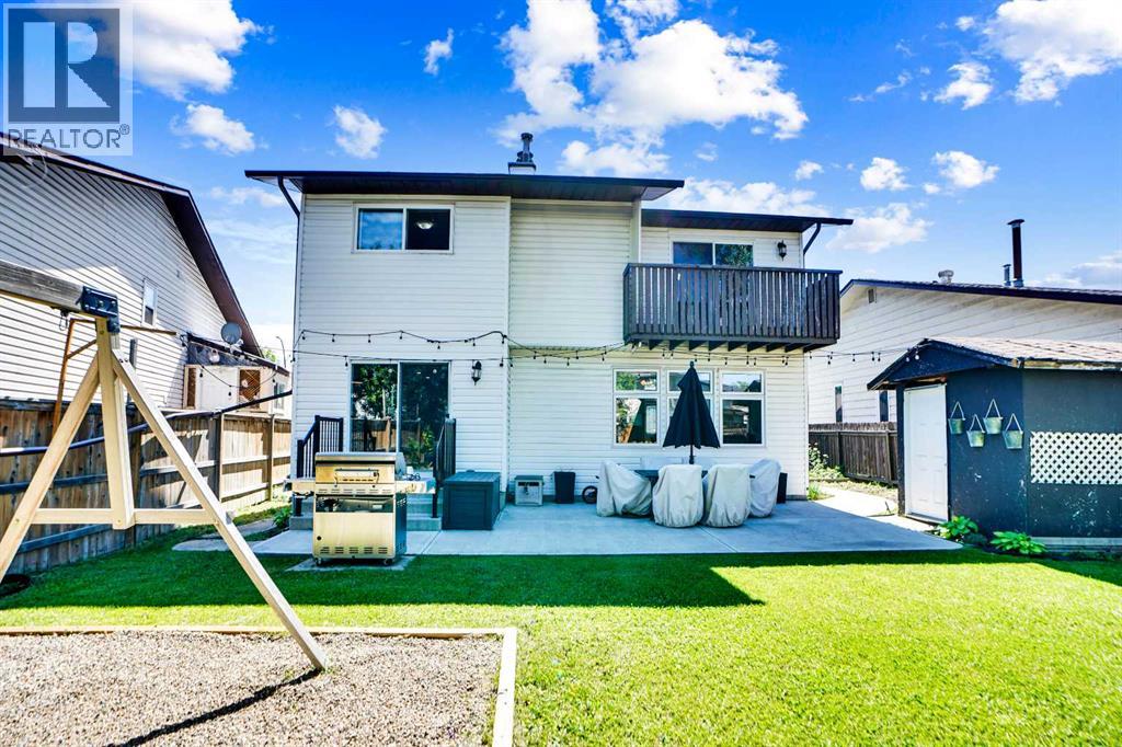 Single Family House for Sale in  Castlebury Way NE Castleridge Calgary 