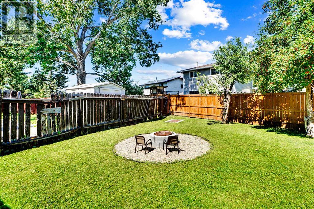 Single Family House for Sale in  Castlebury Way NE Castleridge Calgary 