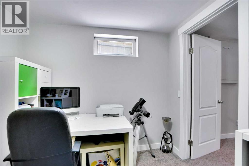 Single Family House for Sale in  Castlebury Way NE Castleridge Calgary 