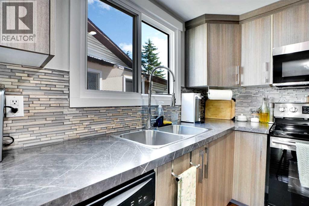 Single Family House for Sale in  Castlebury Way NE Castleridge Calgary 
