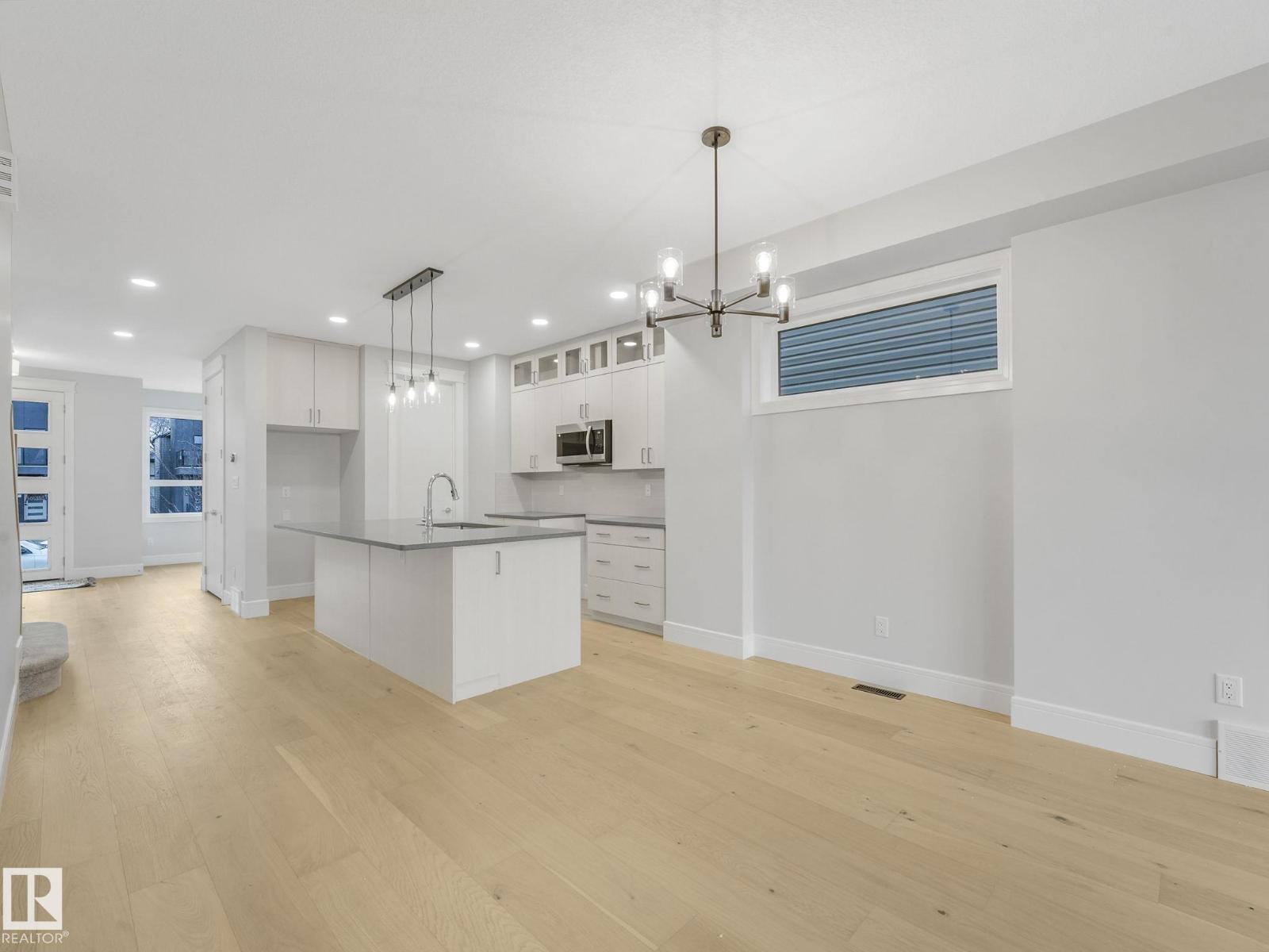 Single Family House for Sale in   ST NW Edmonton 