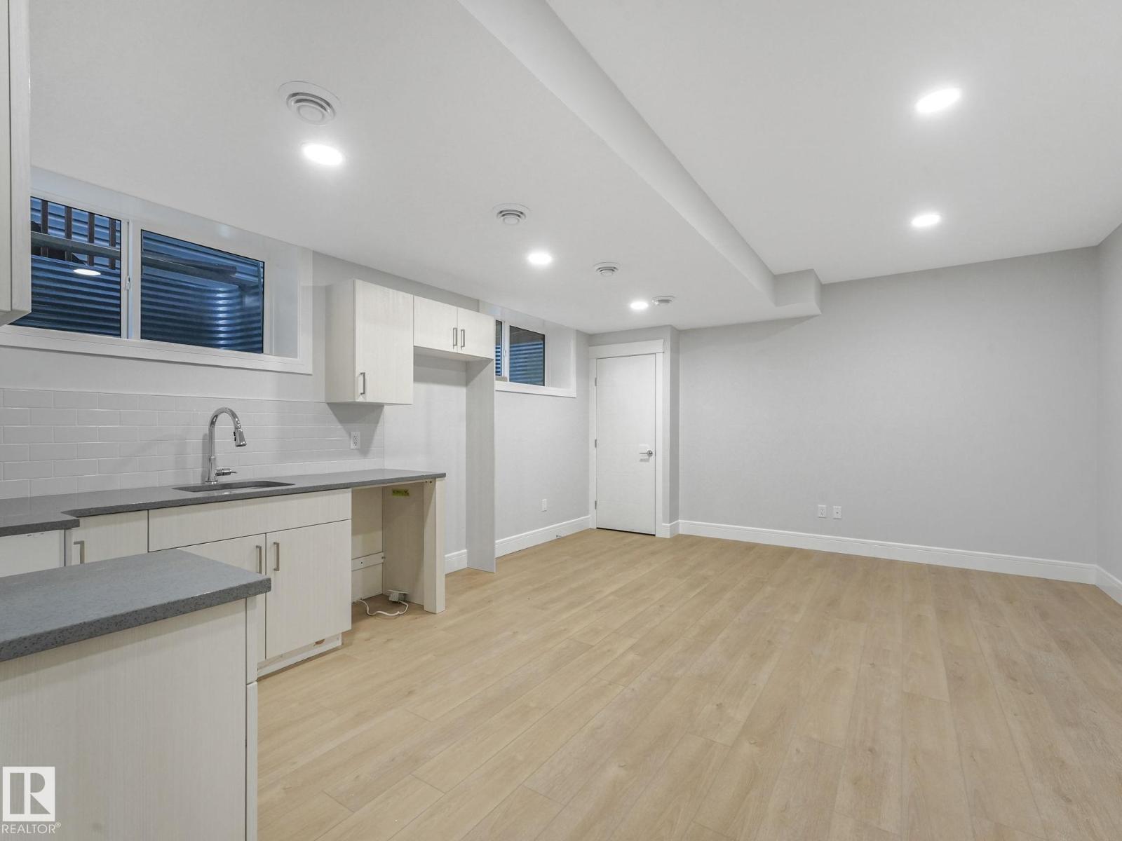 Single Family House for Sale in   ST NW Edmonton 