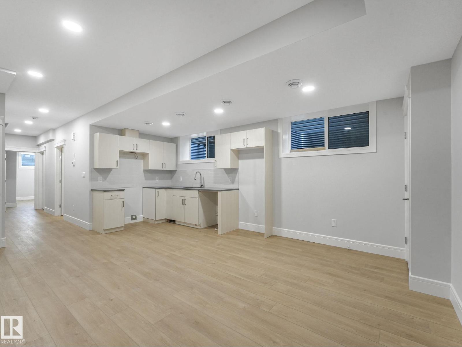 Single Family House for Sale in   ST NW Edmonton 