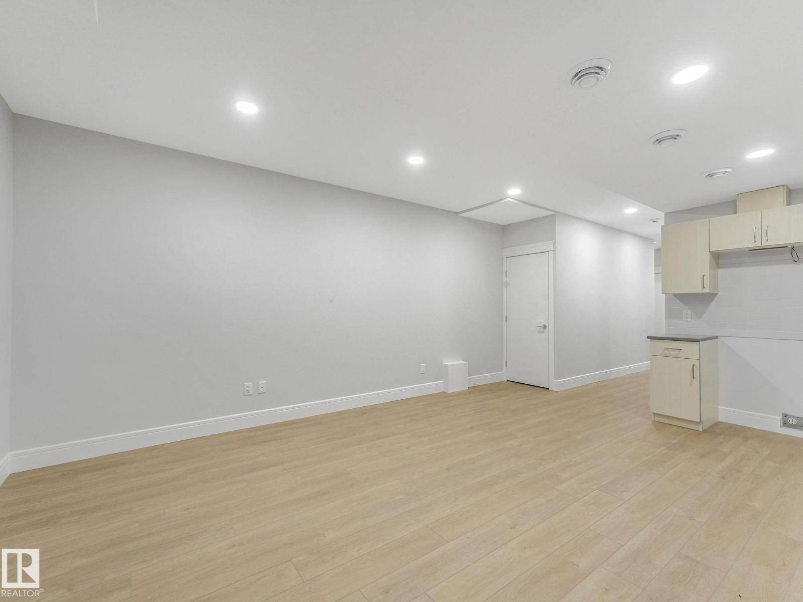 Single Family House for Sale in   ST NW Edmonton 