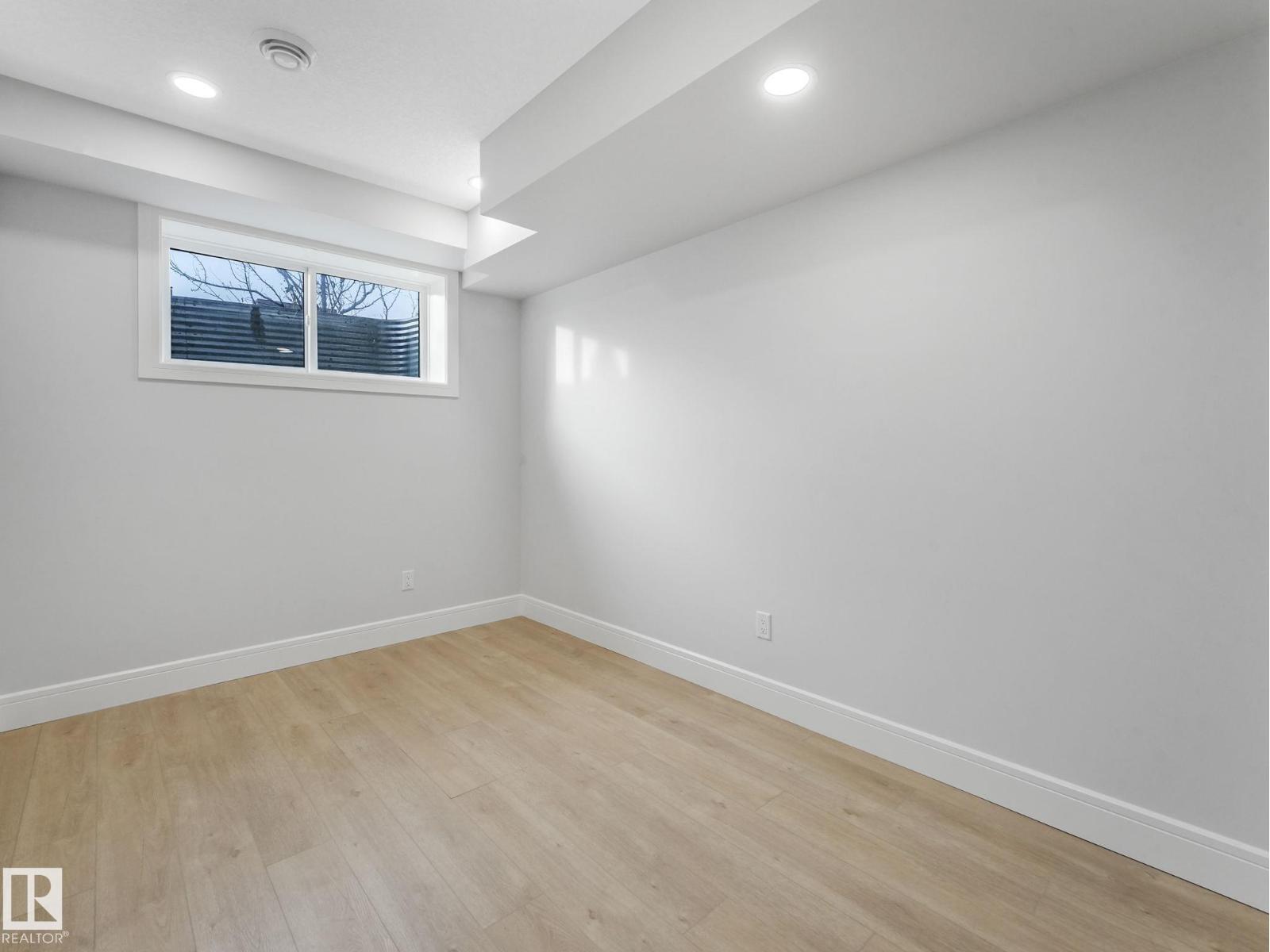 Single Family House for Sale in   ST NW Edmonton 