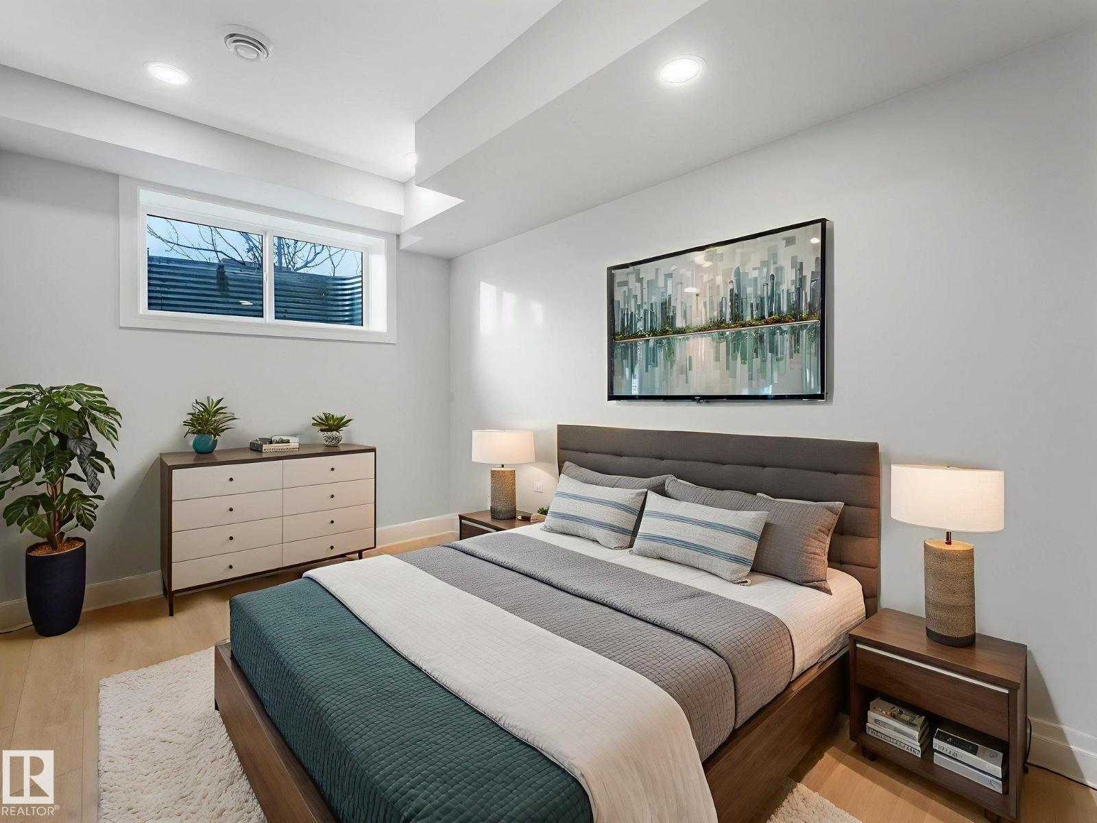 Single Family House for Sale in   ST NW Edmonton 