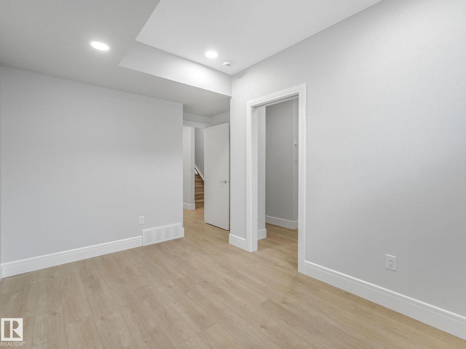 Single Family House for Sale in   ST NW Edmonton 