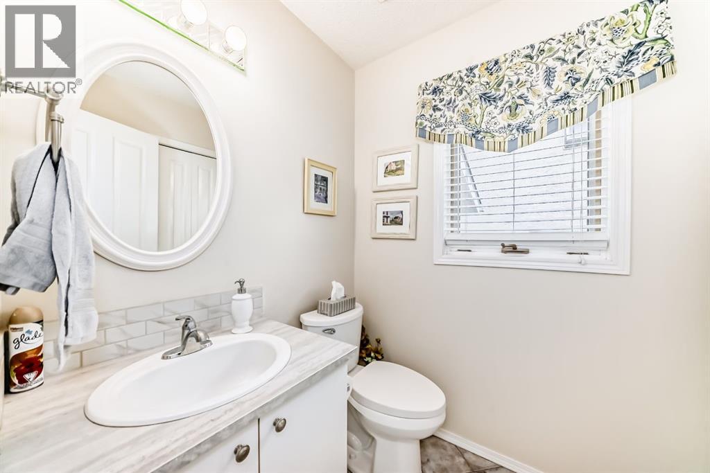 83 Gleneagles Close, Cochrane