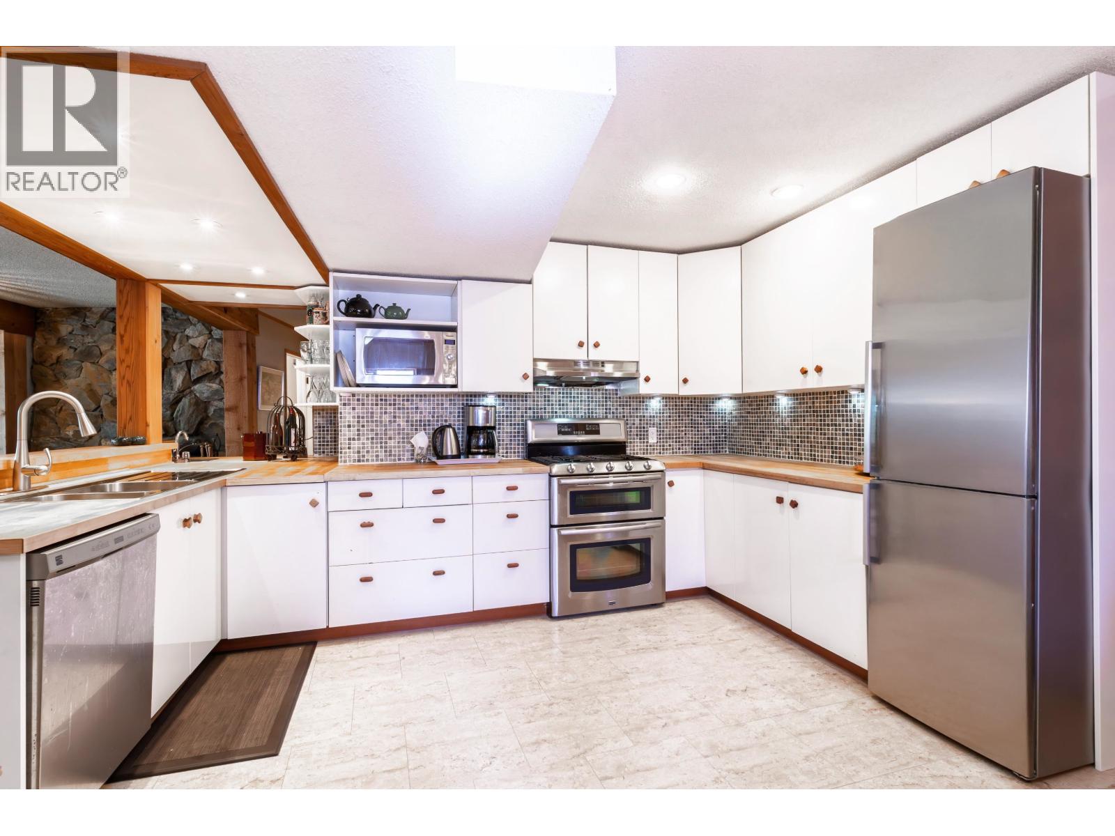 1496 MARY HILL LANE, Port Coquitlam