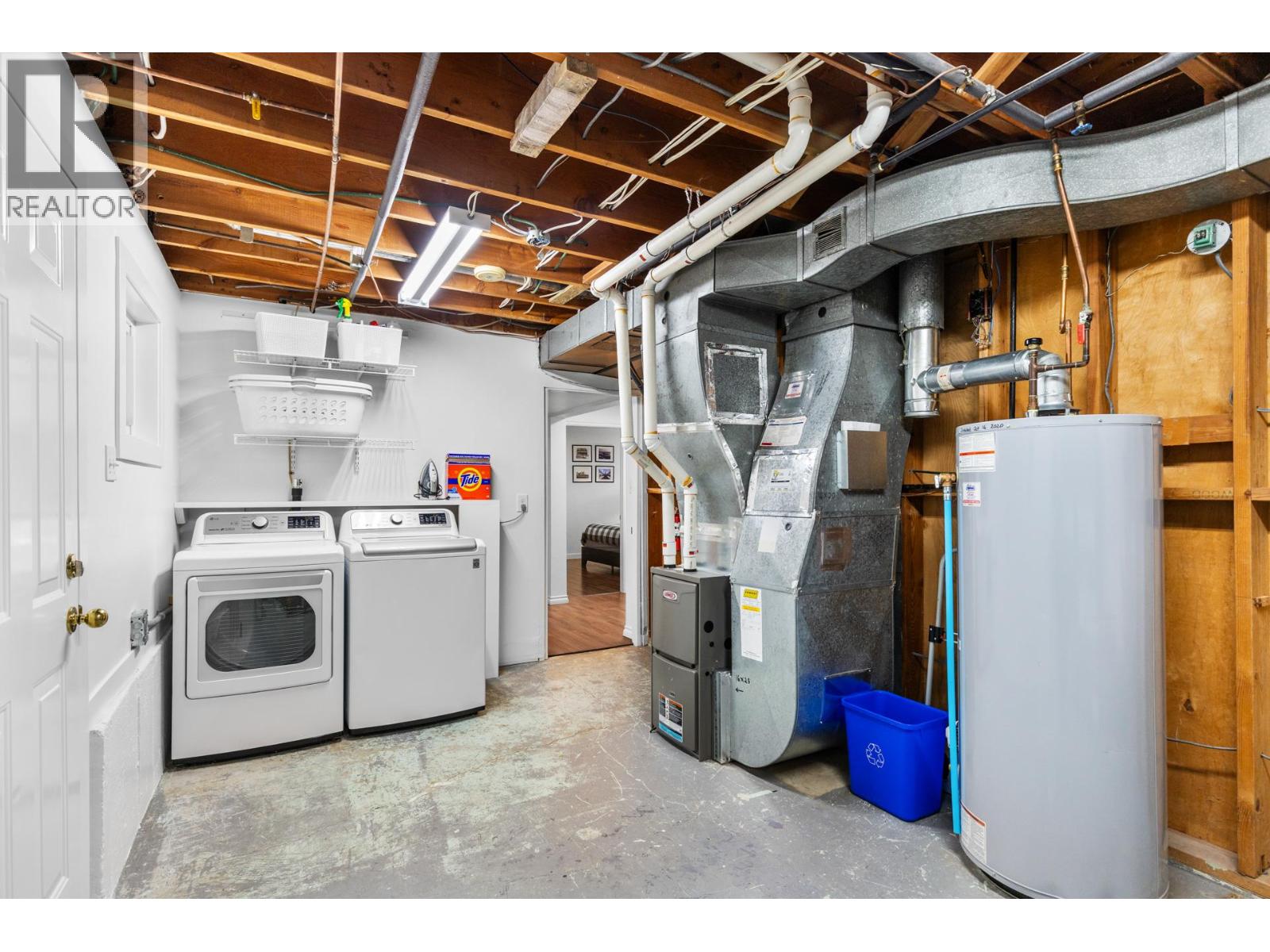  1112 Pinecrest Lane, Kelowna