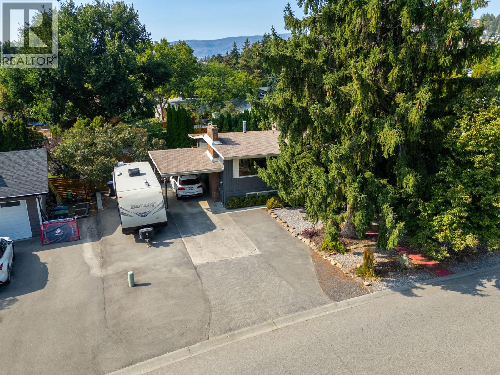  1112 Pinecrest Lane, Kelowna