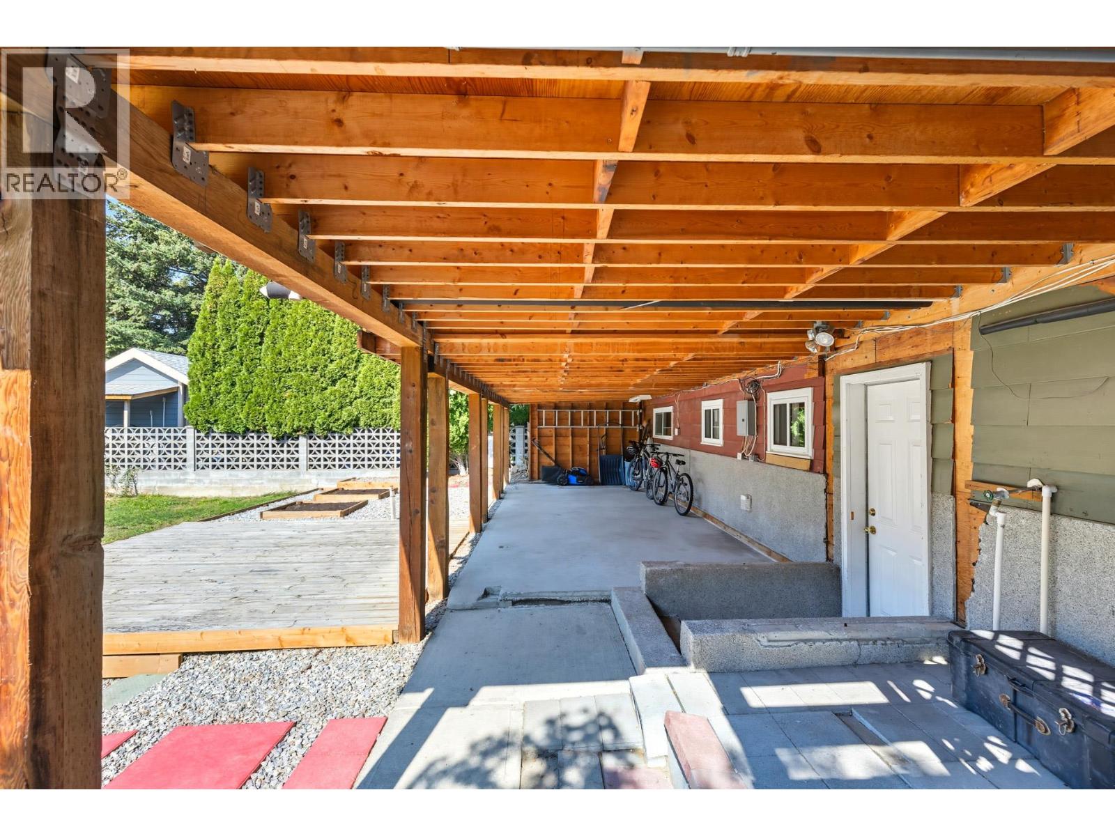  1112 Pinecrest Lane, Kelowna