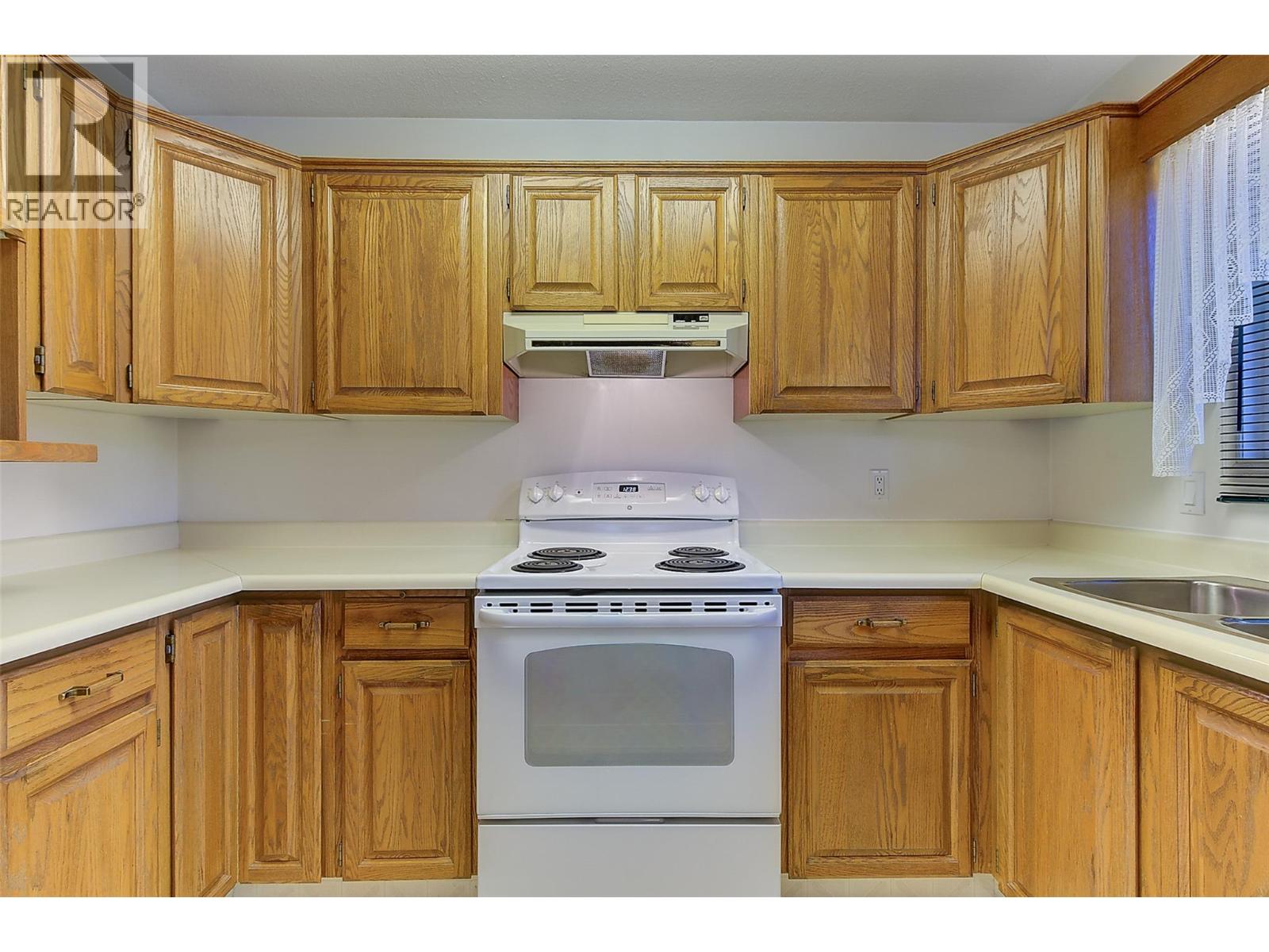 10 1209 Brookside Avenue, Kelowna