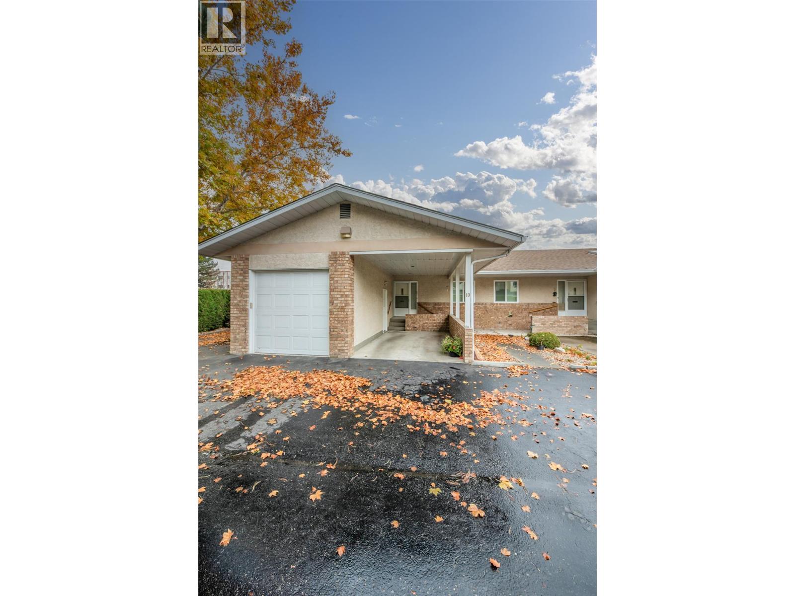 10 1209 Brookside Avenue, Kelowna