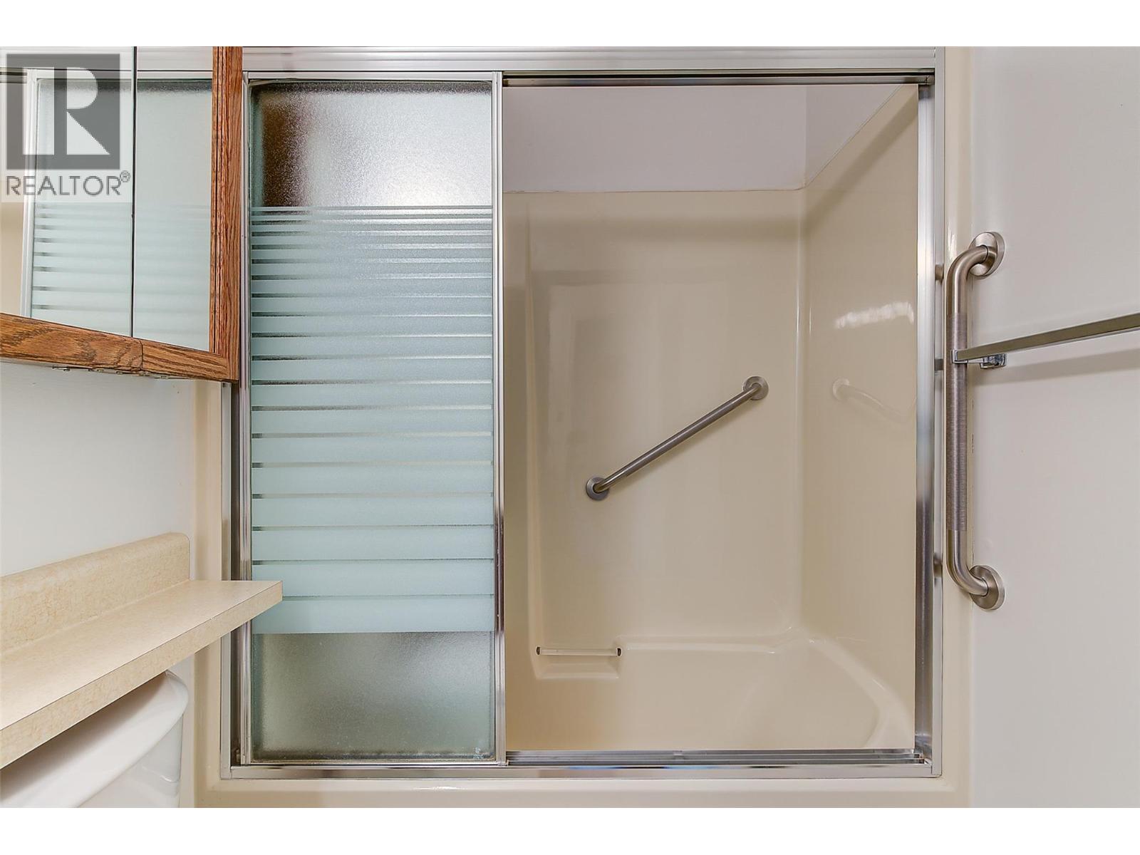 10 1209 Brookside Avenue, Kelowna