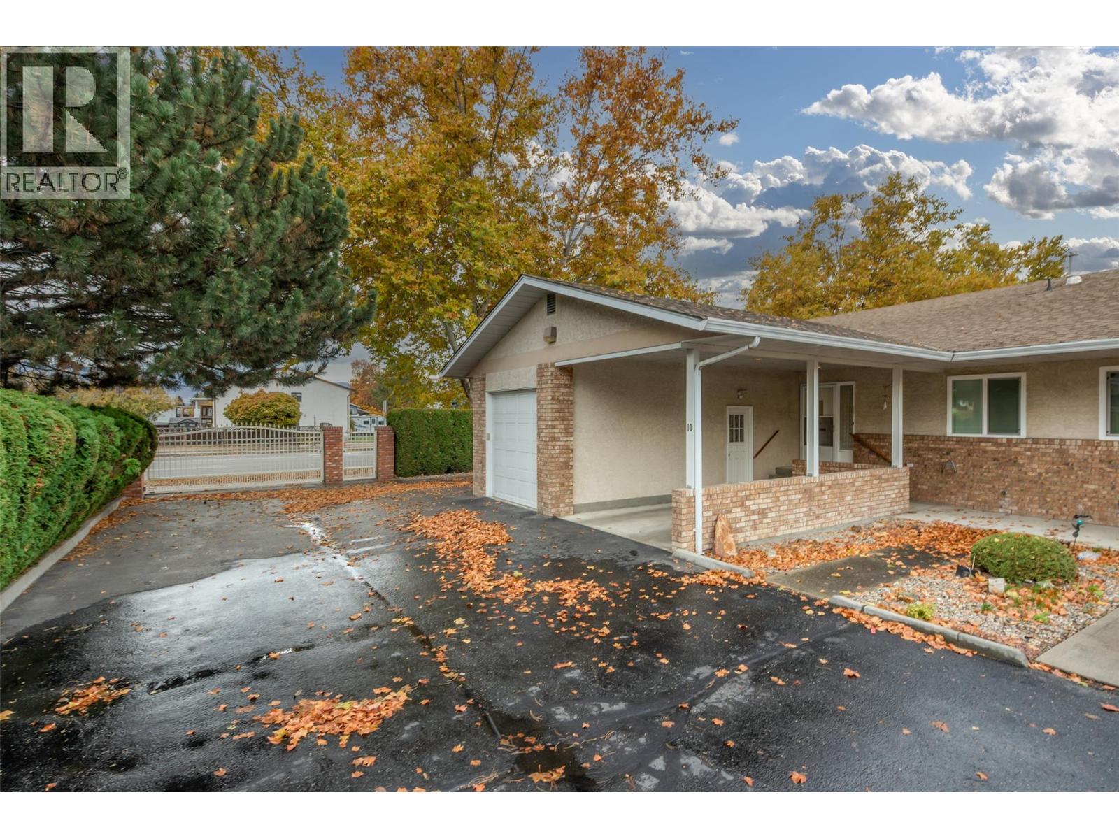 10 1209 Brookside Avenue, Kelowna