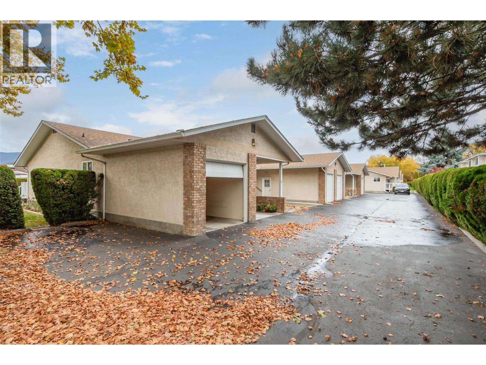10 1209 Brookside Avenue, Kelowna