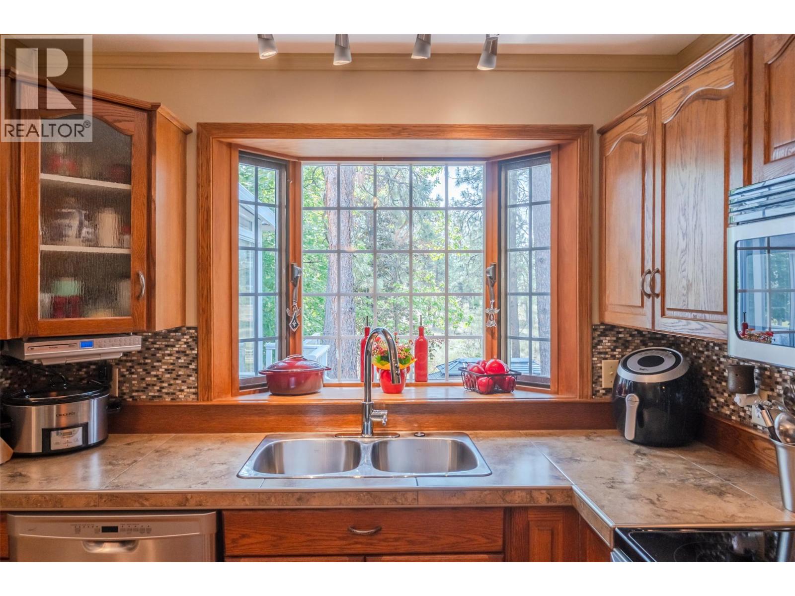  1598 Carmi Avenue, Penticton