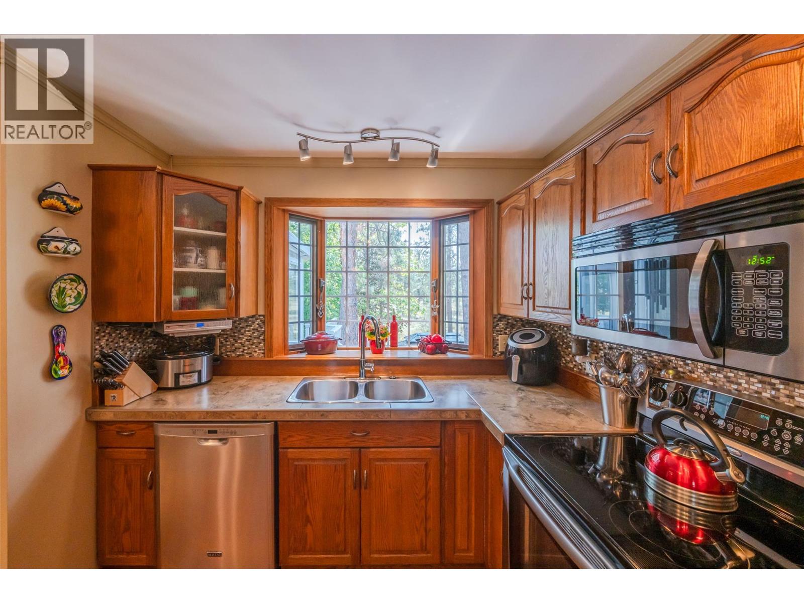  1598 Carmi Avenue, Penticton