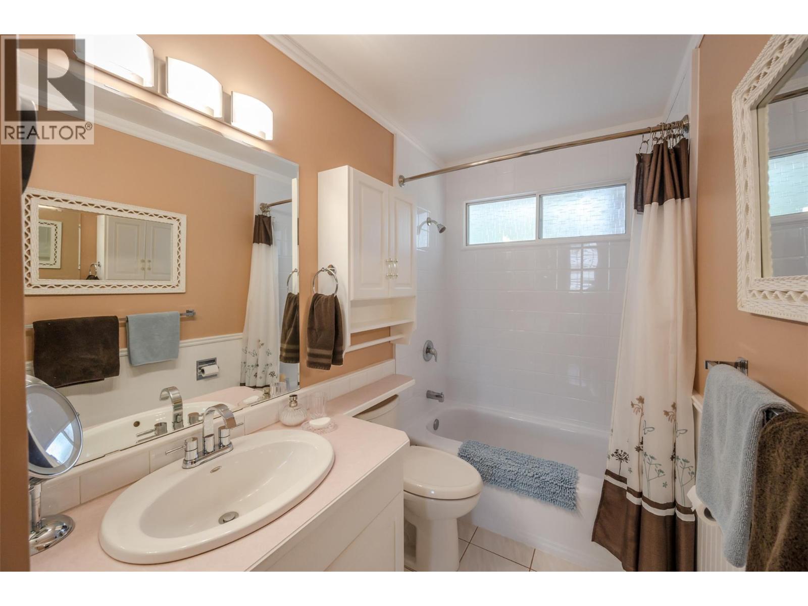  1598 Carmi Avenue, Penticton