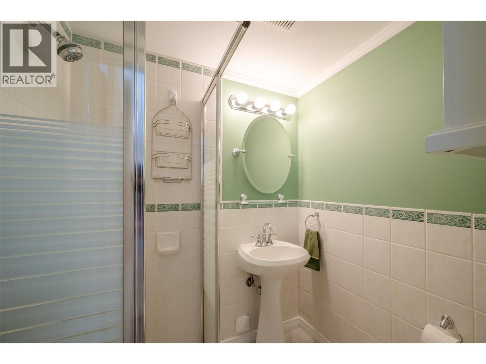  1598 Carmi Avenue, Penticton