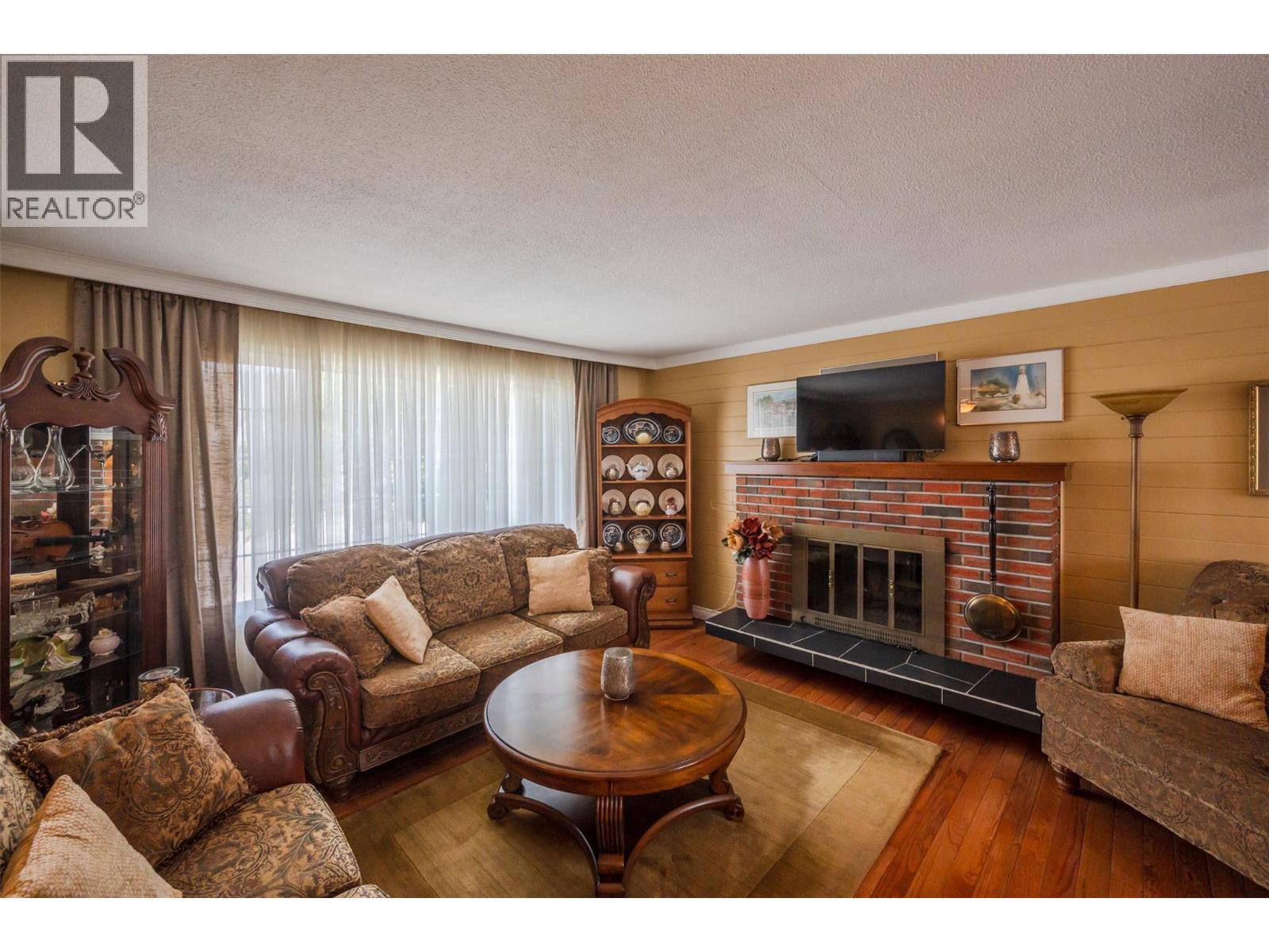  1598 Carmi Avenue, Penticton