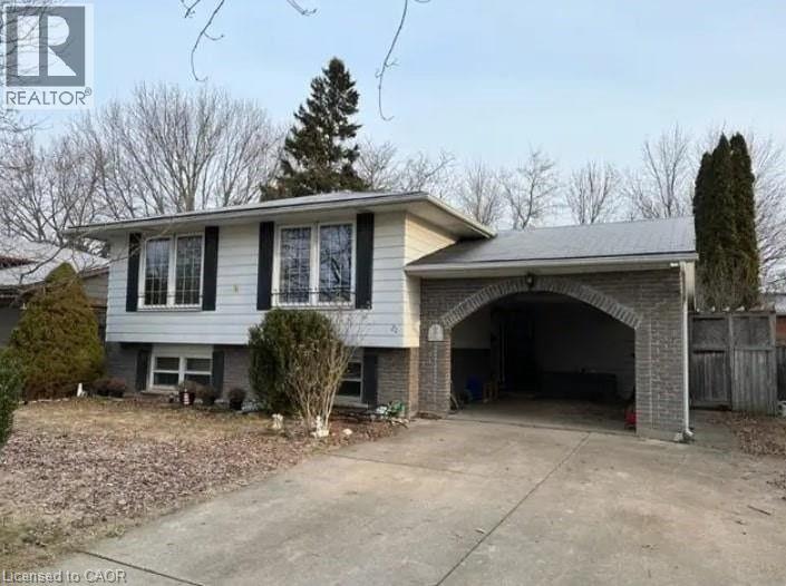 22 MACOOMB Drive Unit# Upper