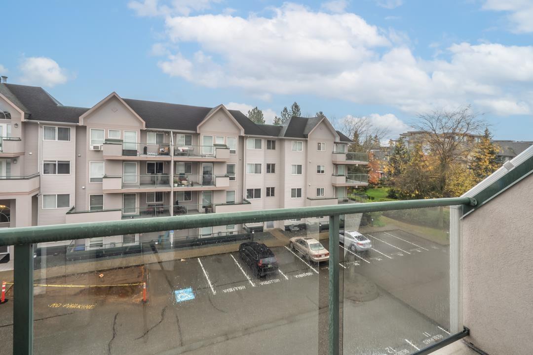 401 33738 KING RD ROAD, Abbotsford