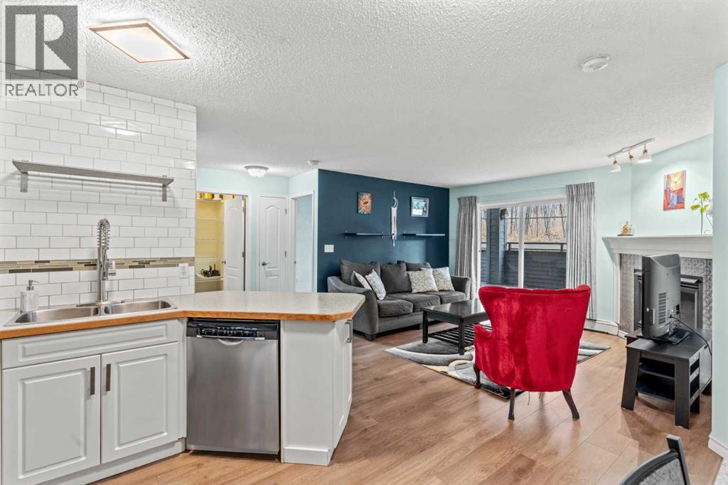 Single Family House for Sale in   Sierra Morena Mews SW Signal Hill Calgary 