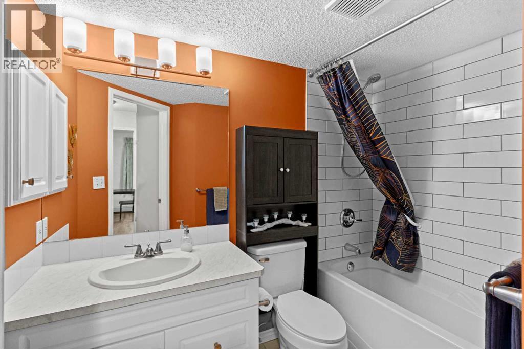 Single Family House for Sale in   Sierra Morena Mews SW Signal Hill Calgary 