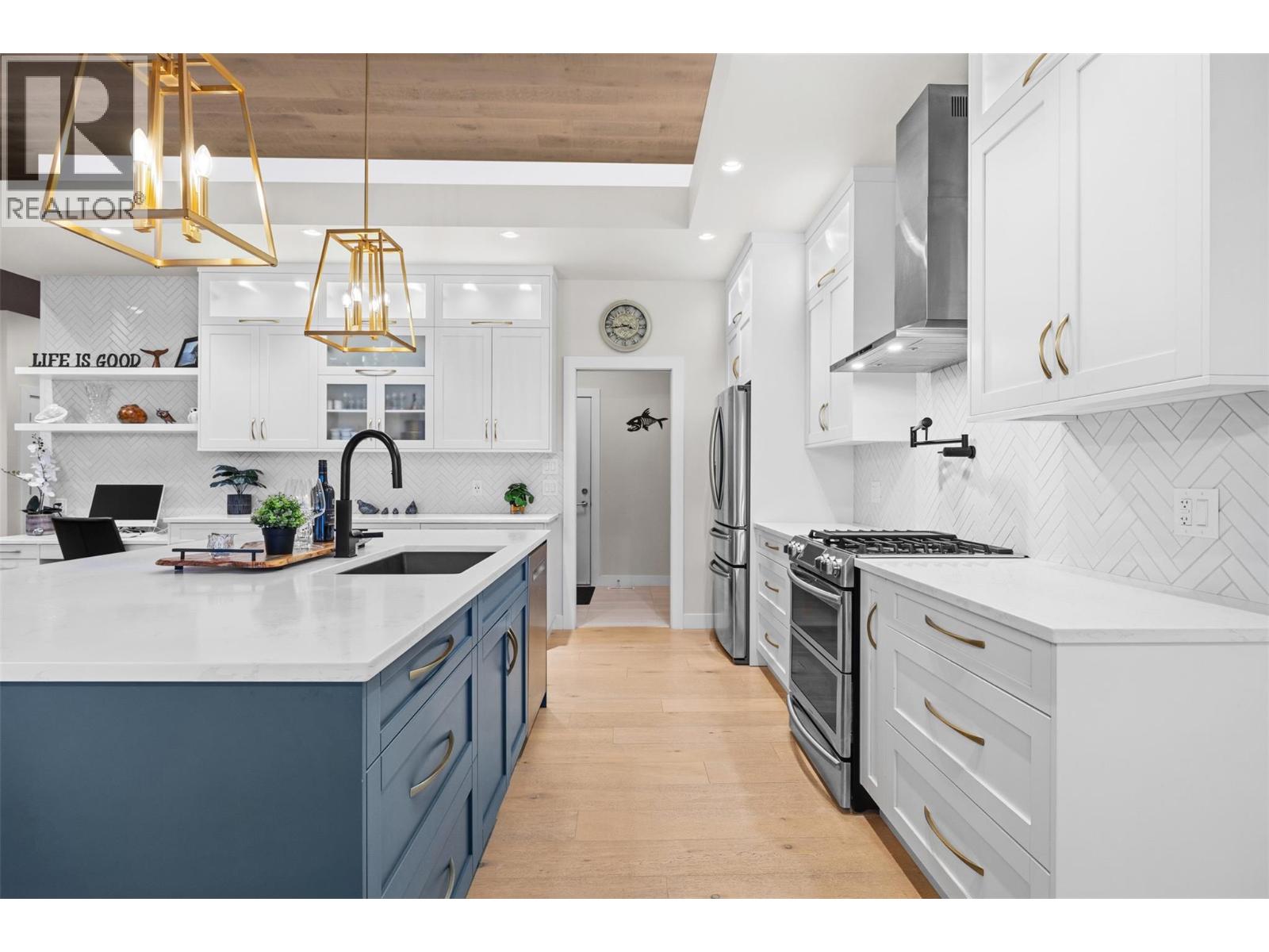  9438 Ledgestone Road, Lake Country